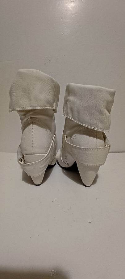 Hoyvoy - Lady Pirate Boots - White - Heel One Buckle - Brand New image 4