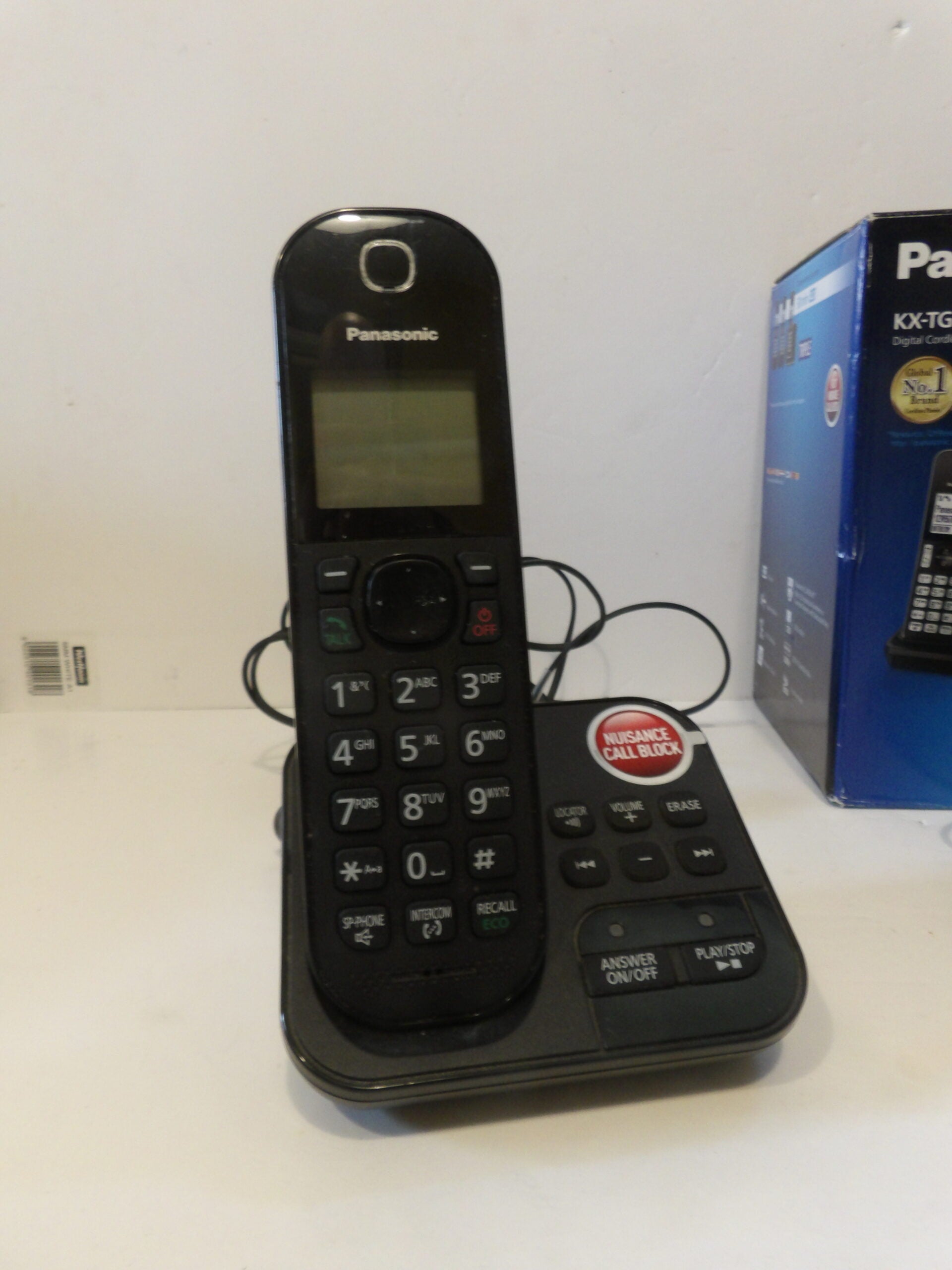 Panasonic KX-TGD623 Cordless Phone with Answering Machine ( Triple Handset Pack) image 9