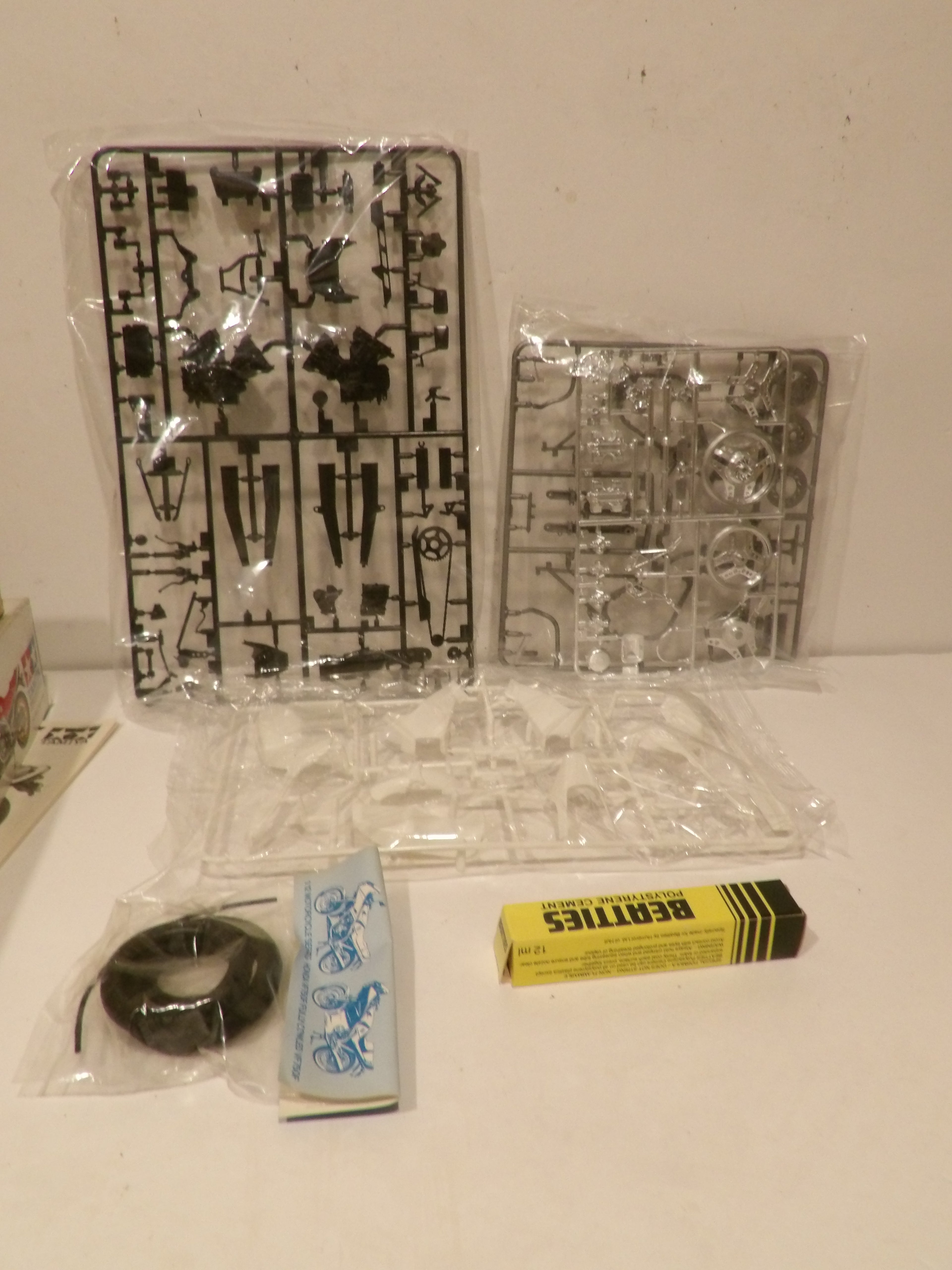 Tamiya Honda VF750F 1/12 Scale Motorcycle Model Kit #14021 | Never Built Collectable Kit