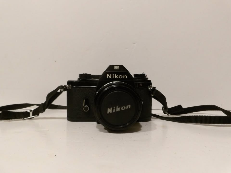 Nikon EM / M90 SLR Camera With Nikon Series E 50mm f/1.8 Len & Flash image 6
