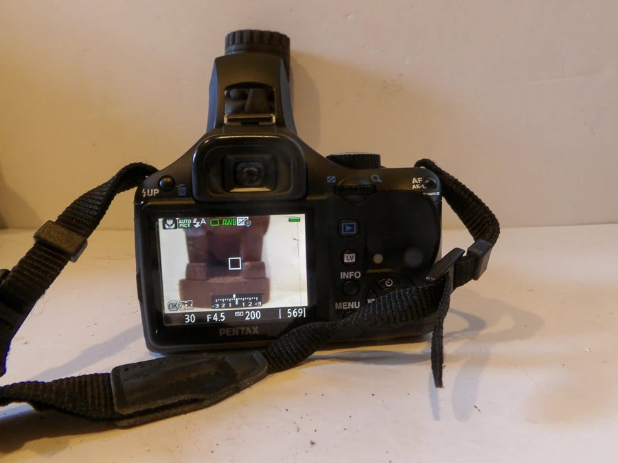 Pentax K-X 12.4MP DSLR Camera With 18-55mm & 50-200mm Lenses *Mint Condition image 5