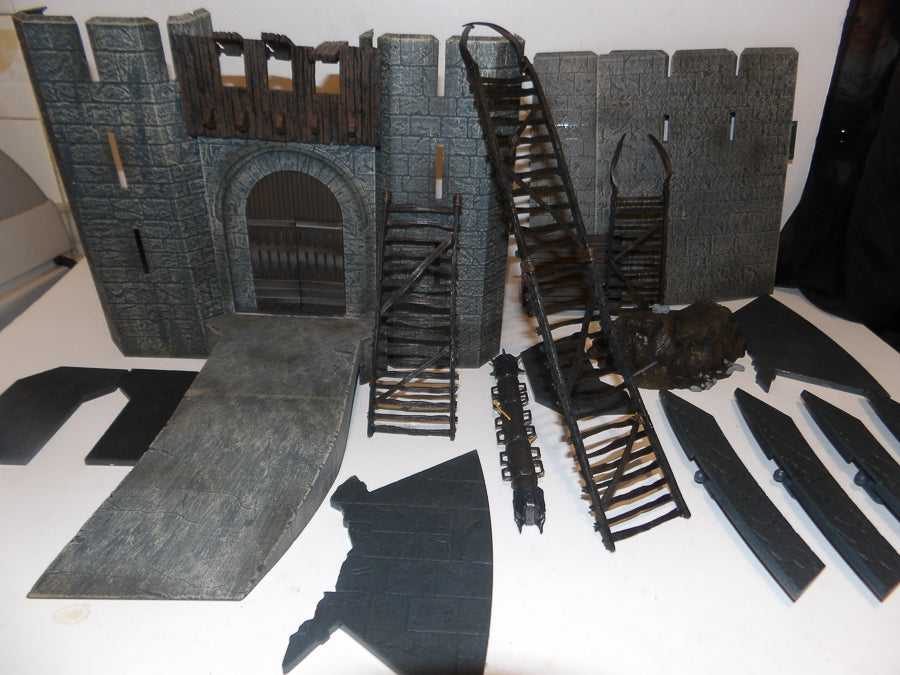 LOTR | Lord Of The Rings | Armies of Middle Earth | Battle At Helms Deep | Loads Of Figures & Weapons image 11