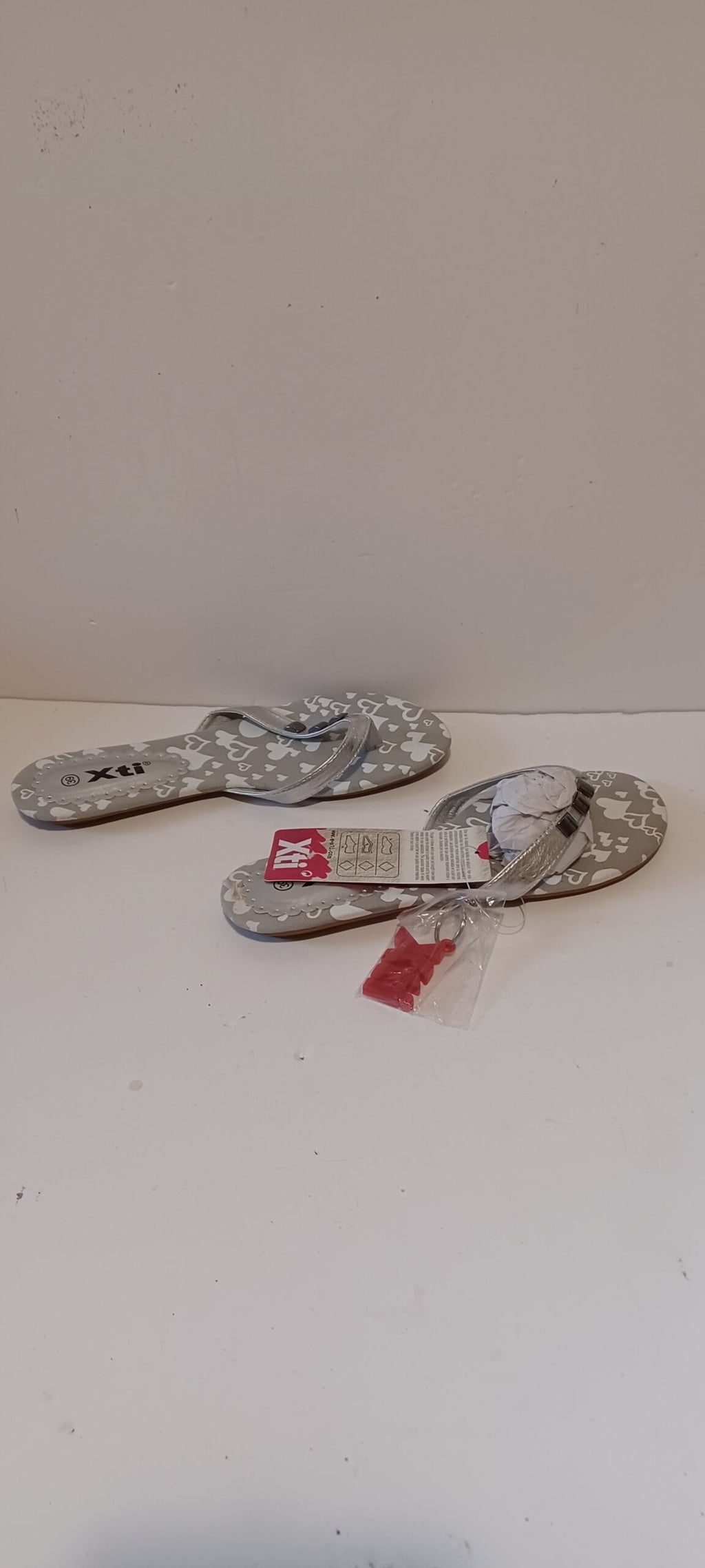 Xti - Sandlea - Ladies Flip Flops - Strap Decore - Silver - Brand New image 6