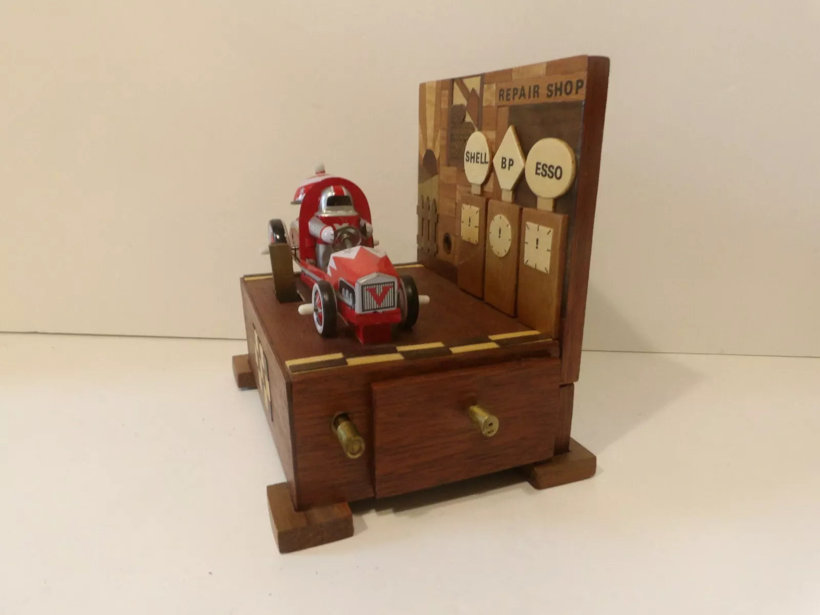 Wooden Mounted Robot Astronaut Racer Tin Toy Car Windup Red - Great Tinplate Toy image 5