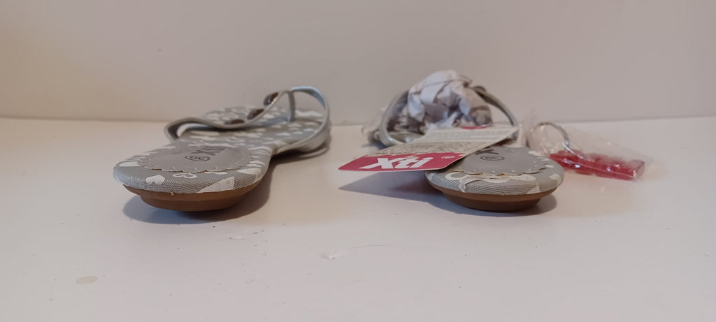 Xti - Sandlea - Ladies Flip Flops - Strap Decore - Silver - Brand New image 3