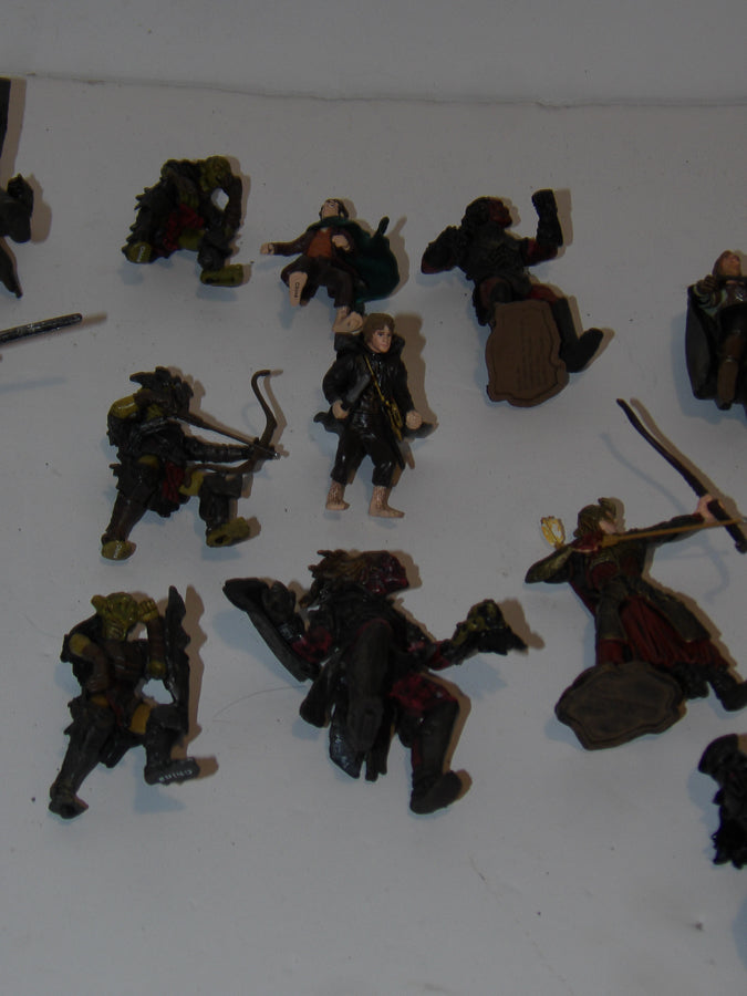 LOTR | Lord Of The Rings | Armies of Middle Earth | Battle At Helms Deep | Loads Of Figures & Weapons image 3