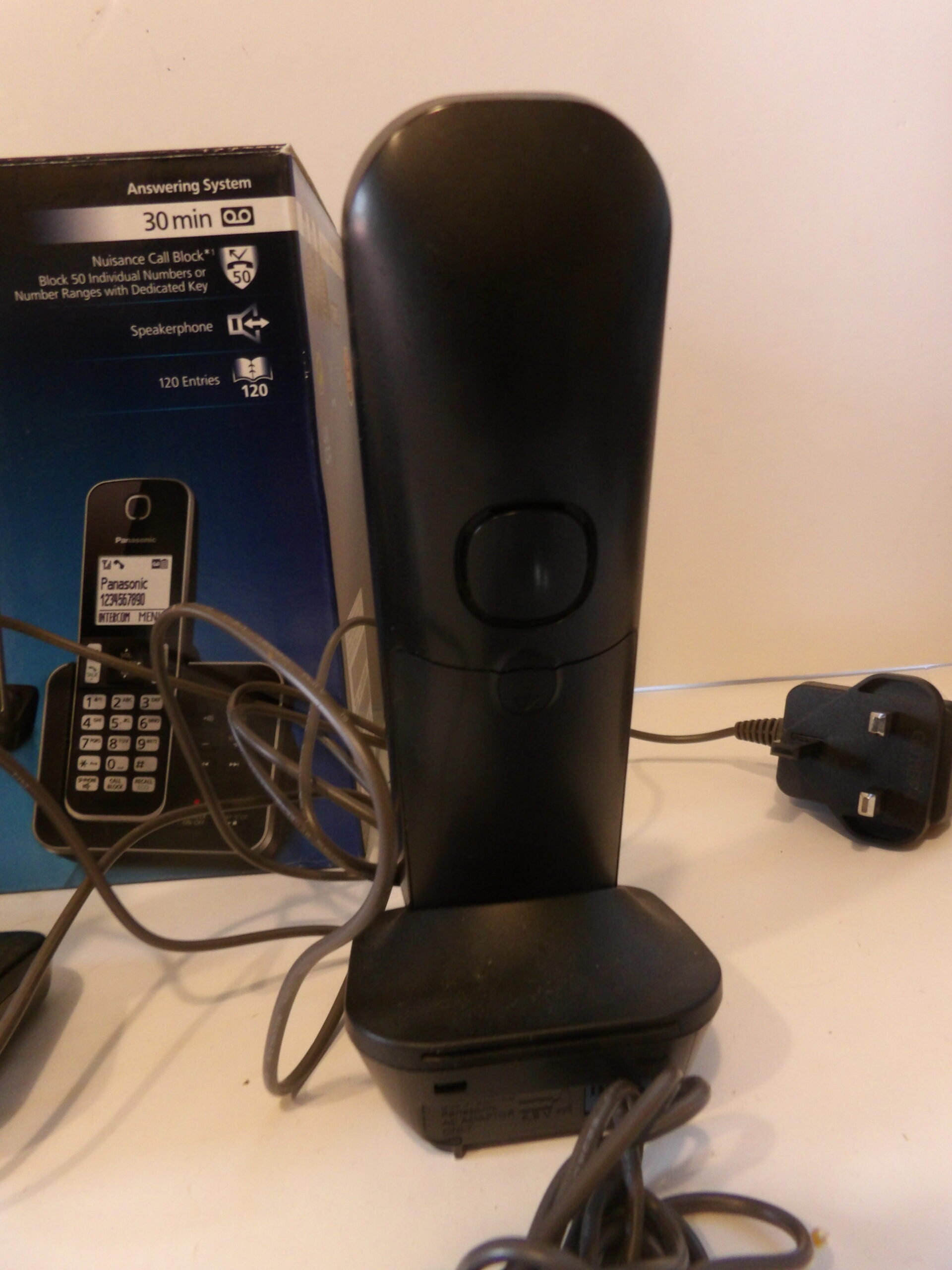 Panasonic KX-TGD623 Cordless Phone with Answering Machine ( Triple Handset Pack) image 4