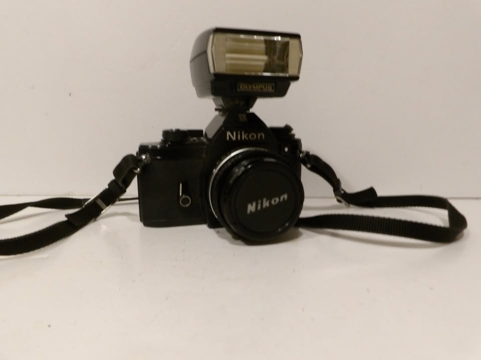 Nikon EM / M90 SLR Camera With Nikon Series E 50mm f/1.8 Len & Flash image 0