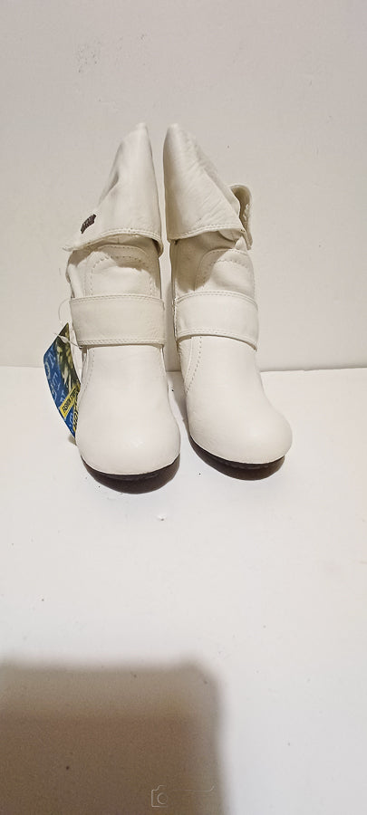Hoyvoy - Lady Pirate Boots - White - Heel One Buckle - Brand New image 2
