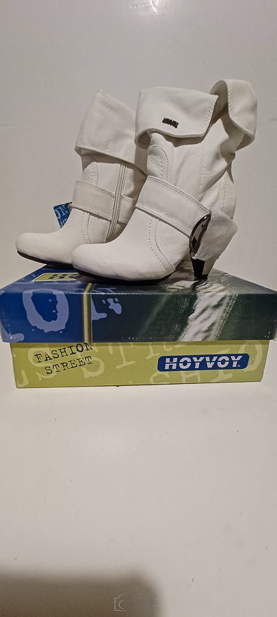 Hoyvoy - Lady Pirate Boots - White - Heel One Buckle - Brand New image 0