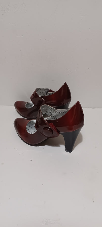 Xti - Charol - Ladies Heel - Front Button Strap - Red - Brand New image 3