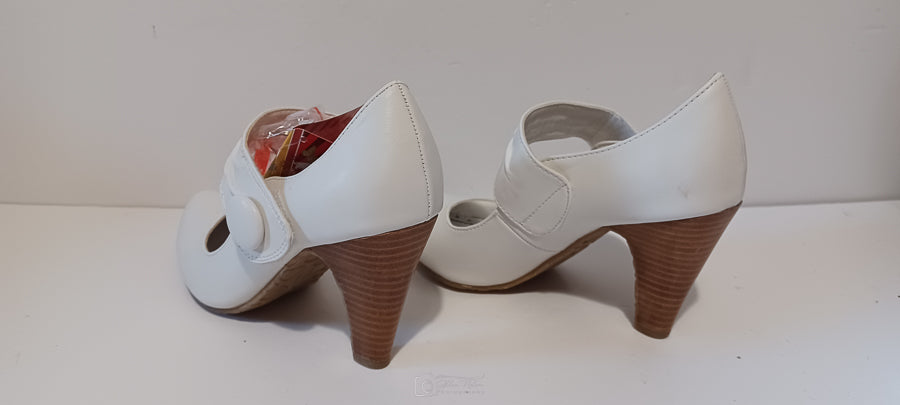 Xti - Zapato - Ladies Heel - Single Strap - Buttons - White - Brand New image 4