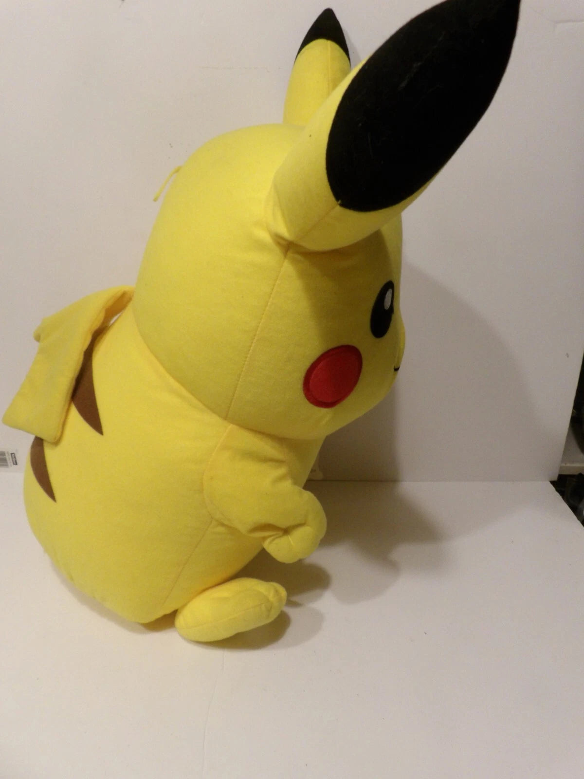 Pokemon Toy Factory 2017 - 20"/50cm - Pikachu Polyester Plush - New With Tags image 2