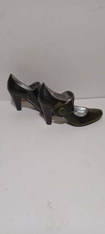 Xti - Charol - Ladies Heel - Front Button Strap - Green - Brand New image 6