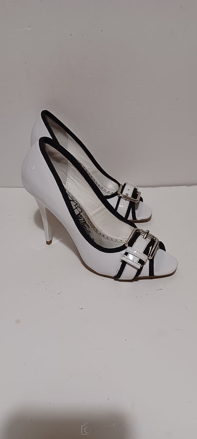 Xti - Chombinado - Ladies Heel - Front Buckle - White - Brand New image 0