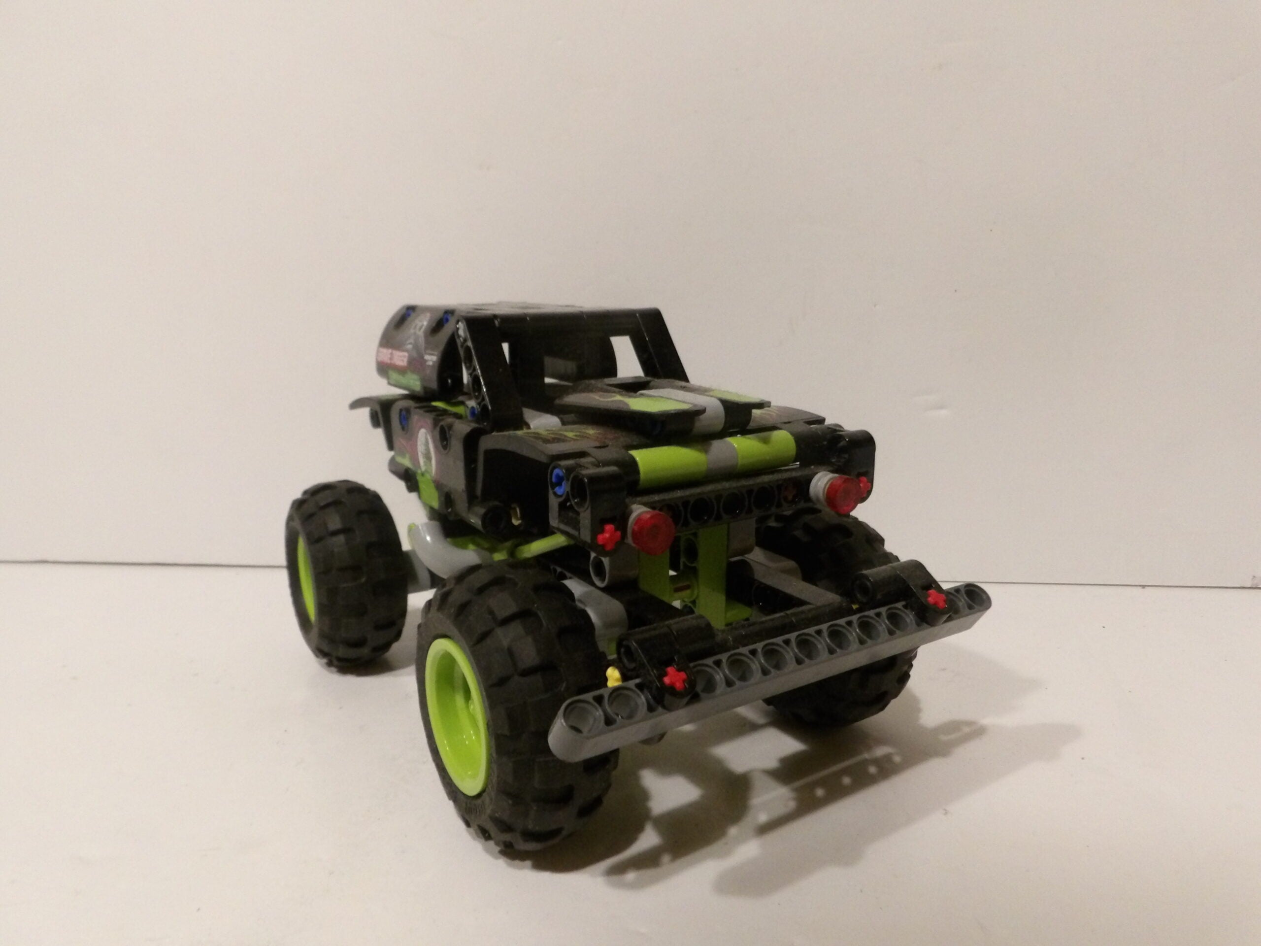 Lego Technic Monster Jam Grave Digger 42118 image 0