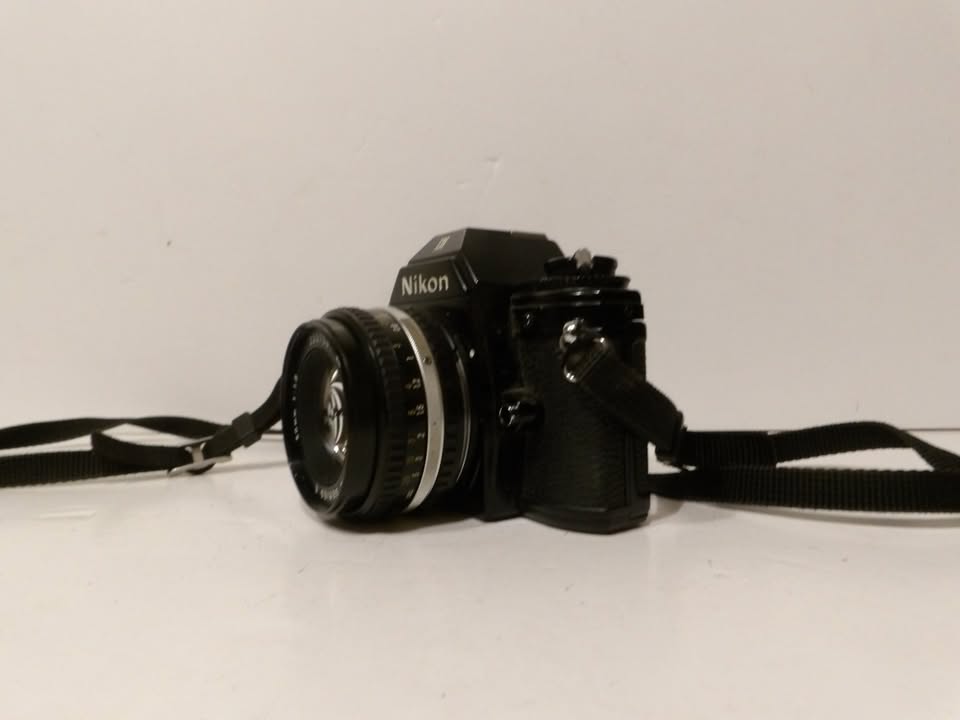 Nikon EM / M90 SLR Camera With Nikon Series E 50mm f/1.8 Len & Flash image 5