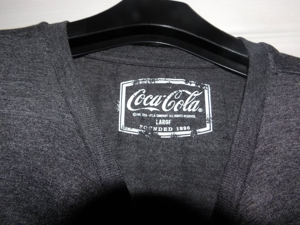 Coca Cola Xmas Christmas 'Holidays Are Coming" Santa & Bottle T-Shirt Large Grey image 2