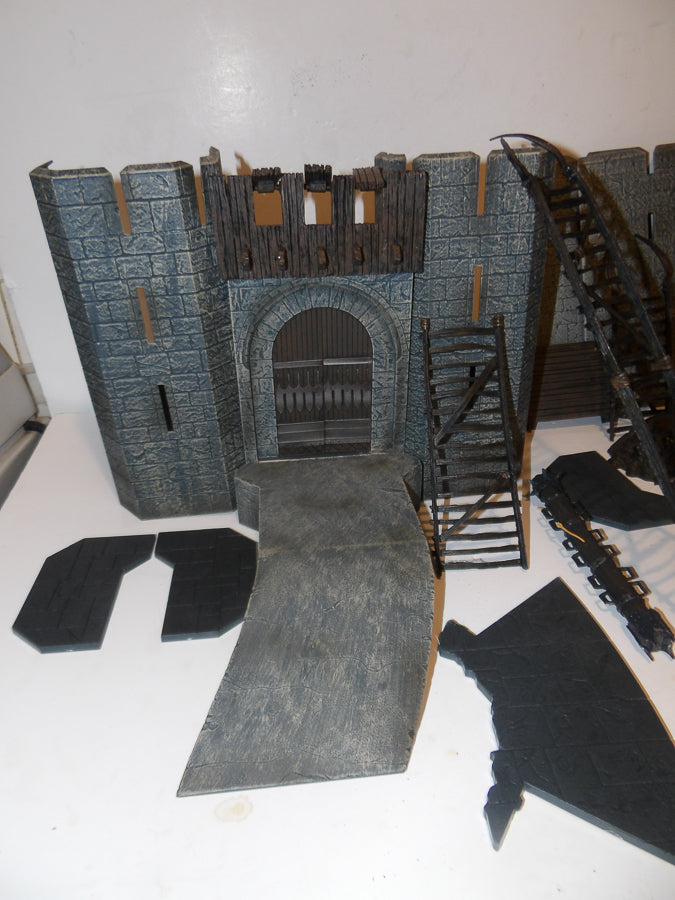 LOTR | Lord Of The Rings | Armies of Middle Earth | Battle At Helms Deep | Loads Of Figures & Weapons image 10