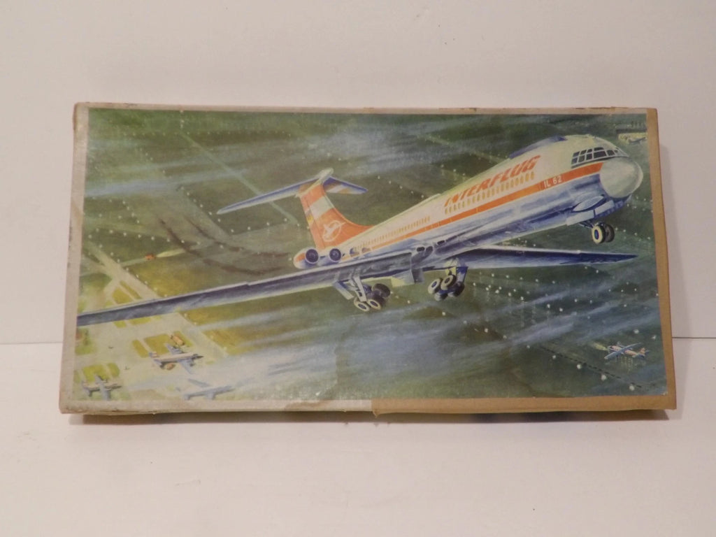 Vintage - Flugzeug Modellbaukasten IL-62 Aircraft Kit - Opened Never Started - Appears Complete image 3