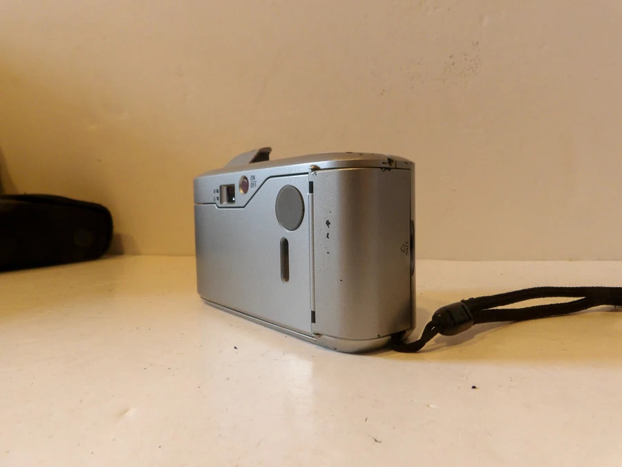 Ricoh - FZ-70 - 35-70mm - Zoom Camera, Instruction Book, Case, Box and More - Great Condition image 9