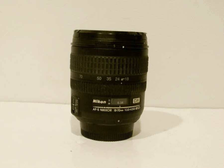 Nikon 18-70mm f/3.5-4.5 G Nikkor AF-S DX ED Zoom Lens - Great Condition image 0