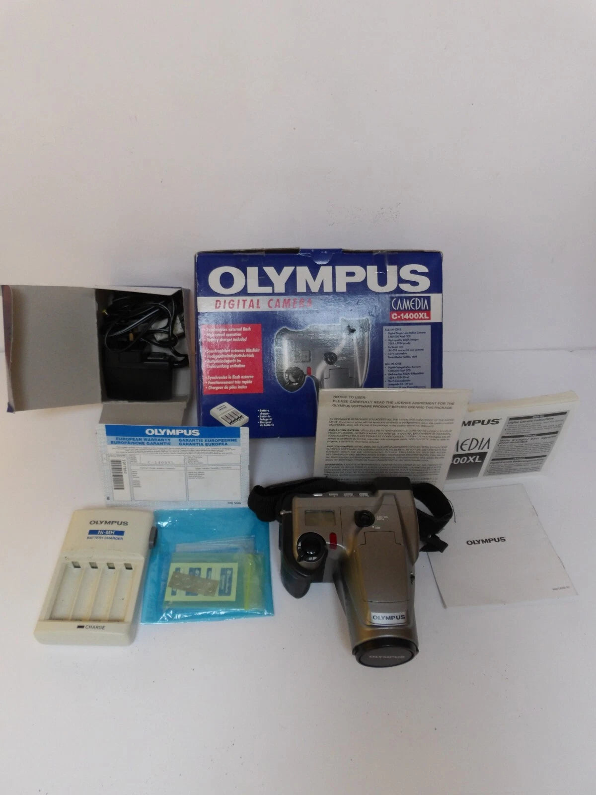 Olympus Camedia Digital Camera C-1400XL Early 1.4 Mpixel PWO - Boxed image 0