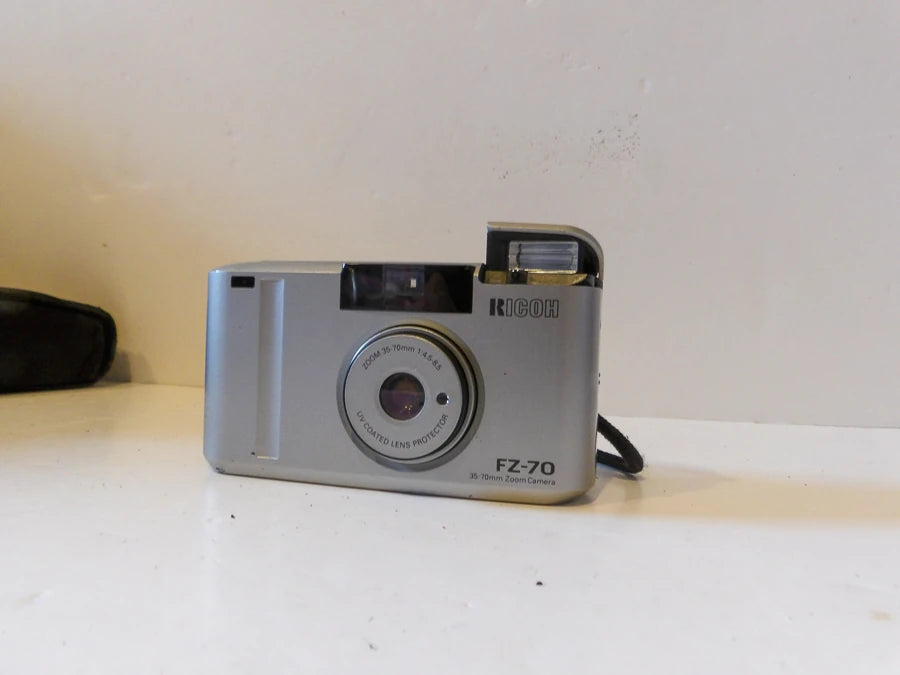 Ricoh - FZ-70 - 35-70mm - Zoom Camera, Instruction Book, Case, Box and More - Great Condition image 12
