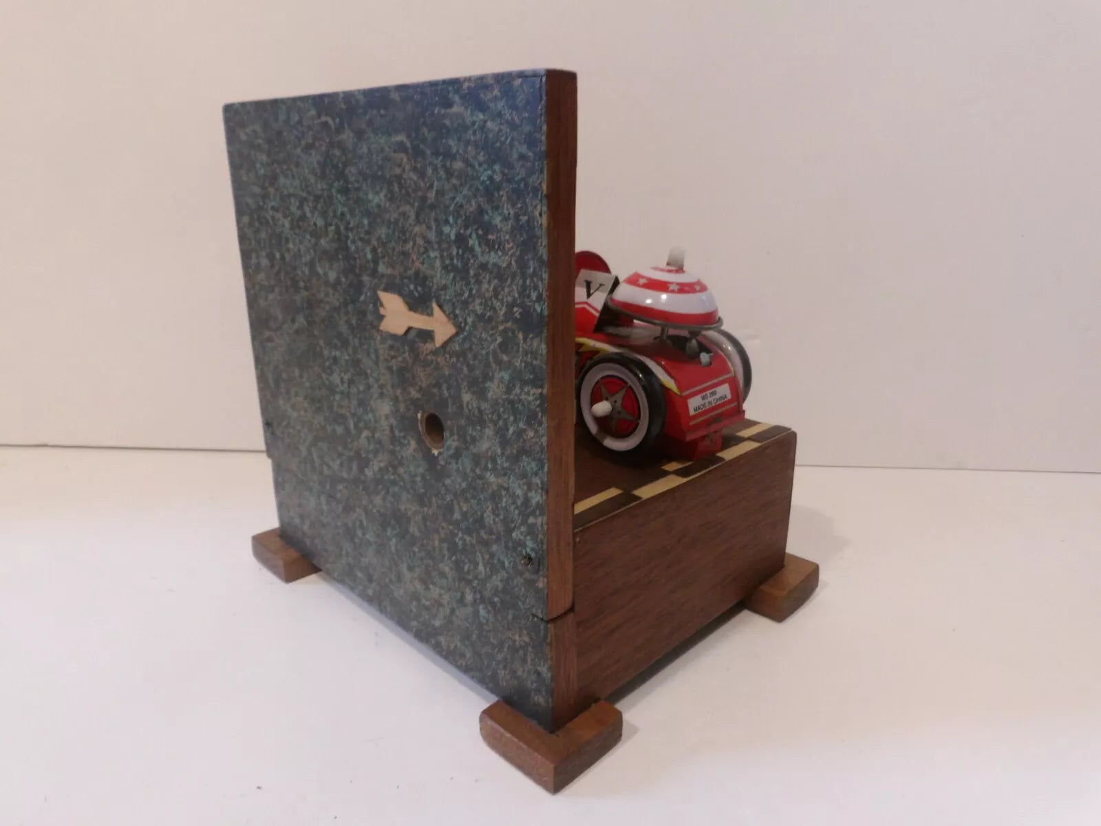 Wooden Mounted Robot Astronaut Racer Tin Toy Car Windup Red - Great Tinplate Toy image 3