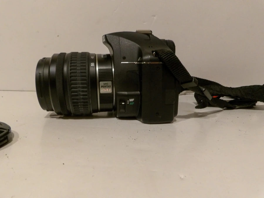 Pentax K-X 12.4MP DSLR Camera With 18-55mm & 50-200mm Lenses *Mint Condition image 1