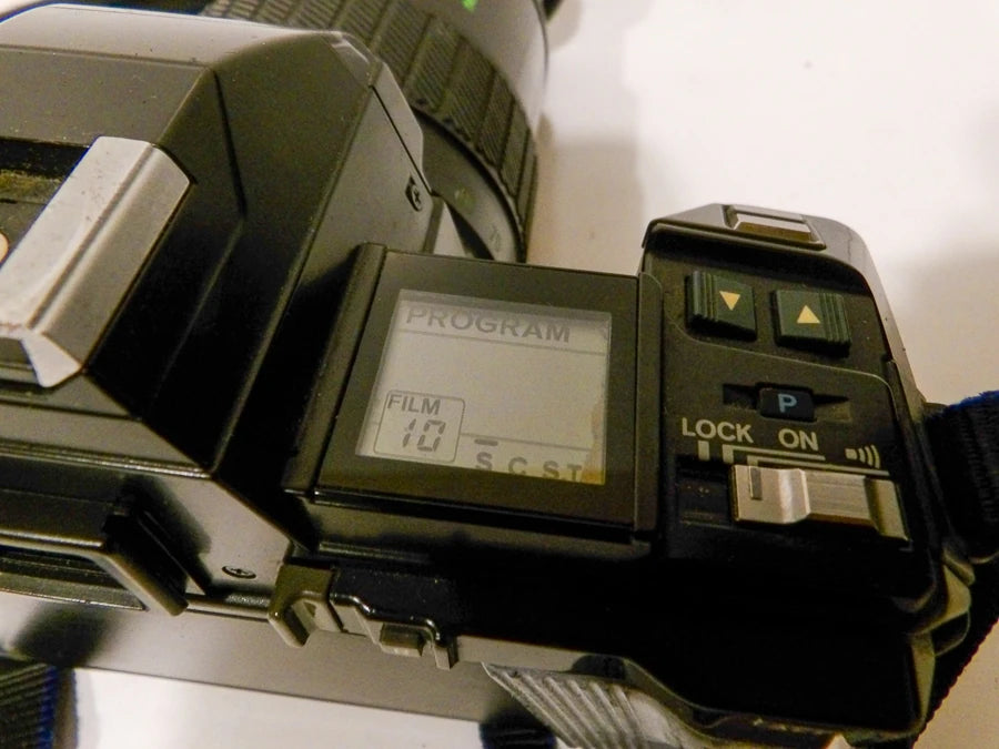 Minolta Dynax 7000i 35mm SLR Film Camera 35-70mm Zoom Lens Autofocus Japan image 10