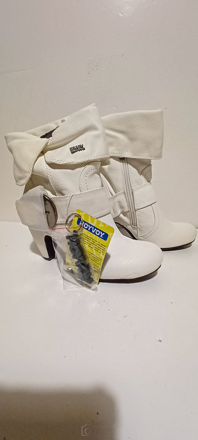 Hoyvoy - Lady Pirate Boots - White - Heel One Buckle - Brand New image 3