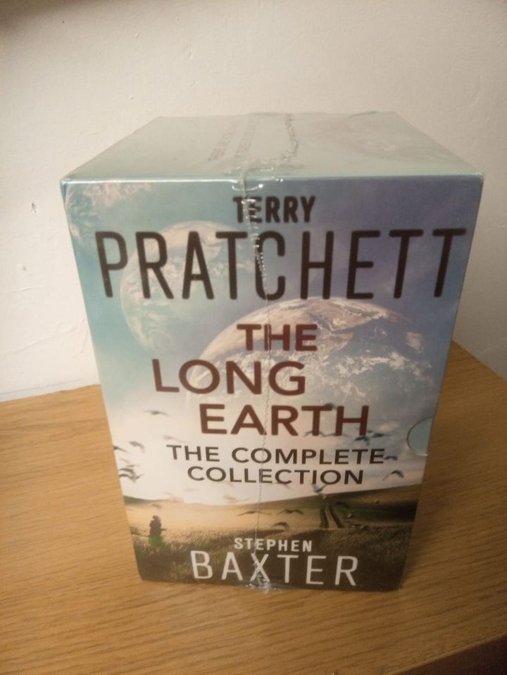 Penguin The Long Earth: 5 Book Collection by Terry Pratchett image 2
