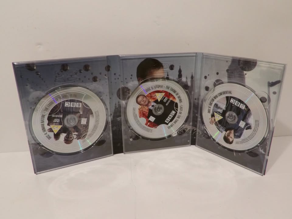 Doctor Who - The Complete Series 3 Box Set DVD 2007 - Inc Guide Booklet - As New image 3