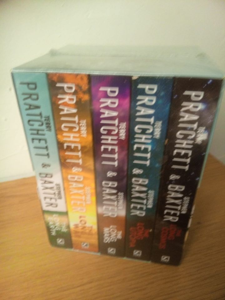Penguin The Long Earth: 5 Book Collection by Terry Pratchett image 5