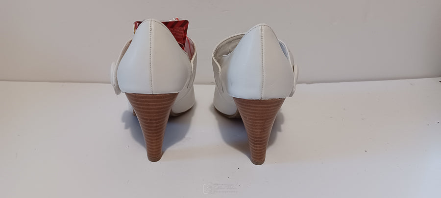 Xti - Zapato - Ladies Heel - Single Strap - Buttons - White - Brand New image 3
