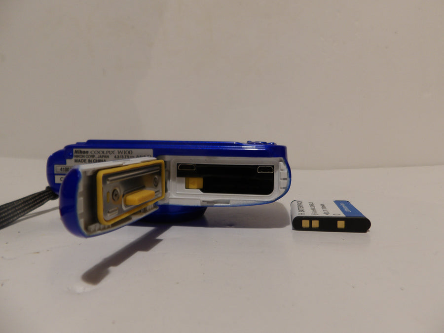 Nikon | Coolpix W100 | 13.2 Mega Pixel | Digital Waterproof Camera | Great Unused Condition image 1