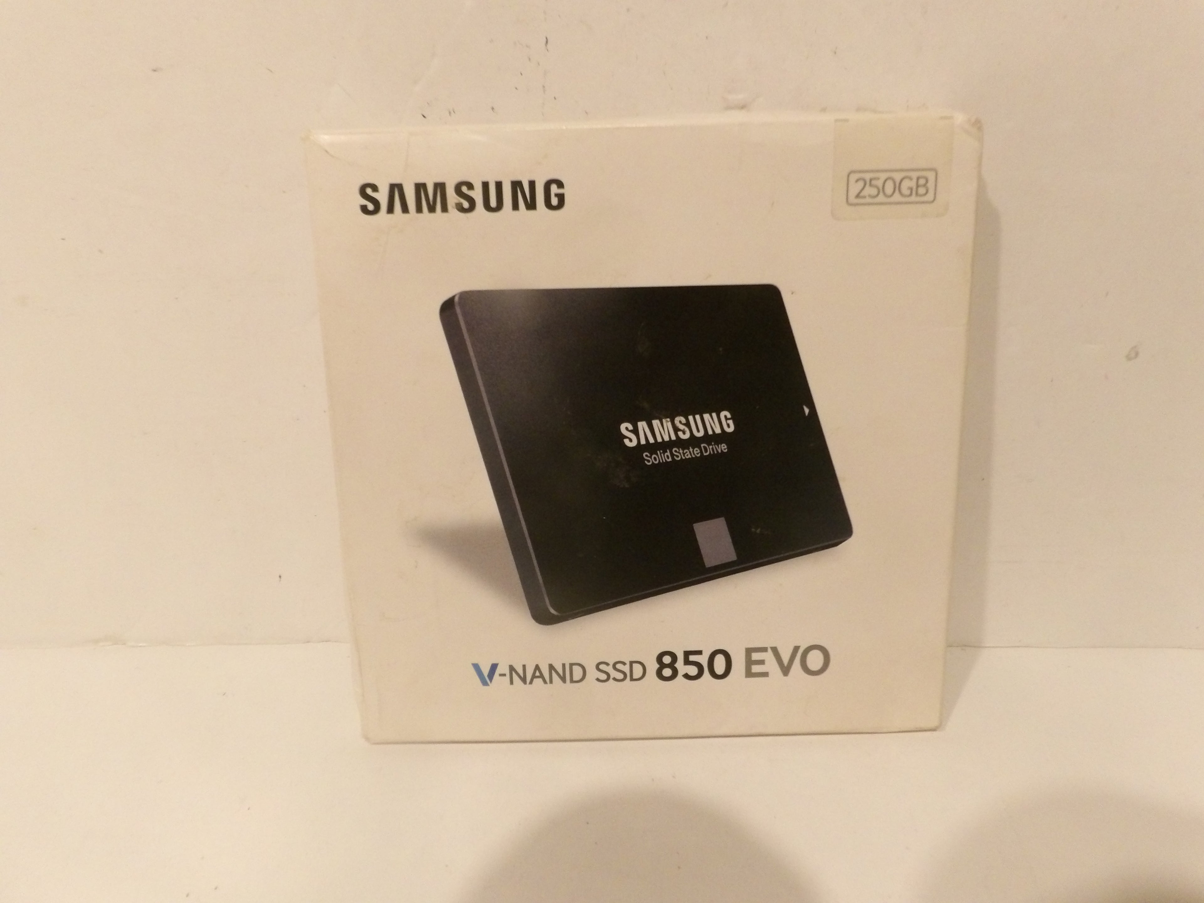 Samsung V-NAND SSD 850 EVO 250GB solid state drive retail box, showing the black SSD graphic on a white background.