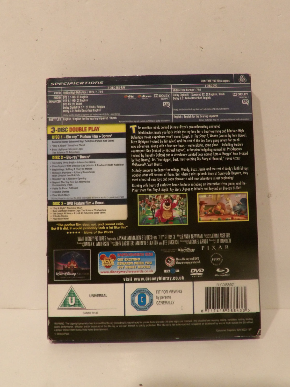 The back cover of a Disney Blu-ray movie case for 'The Lion King', showing specifications, reviews, and feature icons on a light beige background.