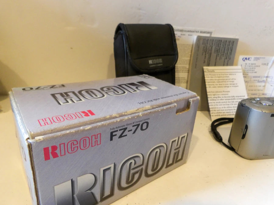 Ricoh - FZ-70 - 35-70mm - Zoom Camera, Instruction Book, Case, Box and More - Great Condition image 13