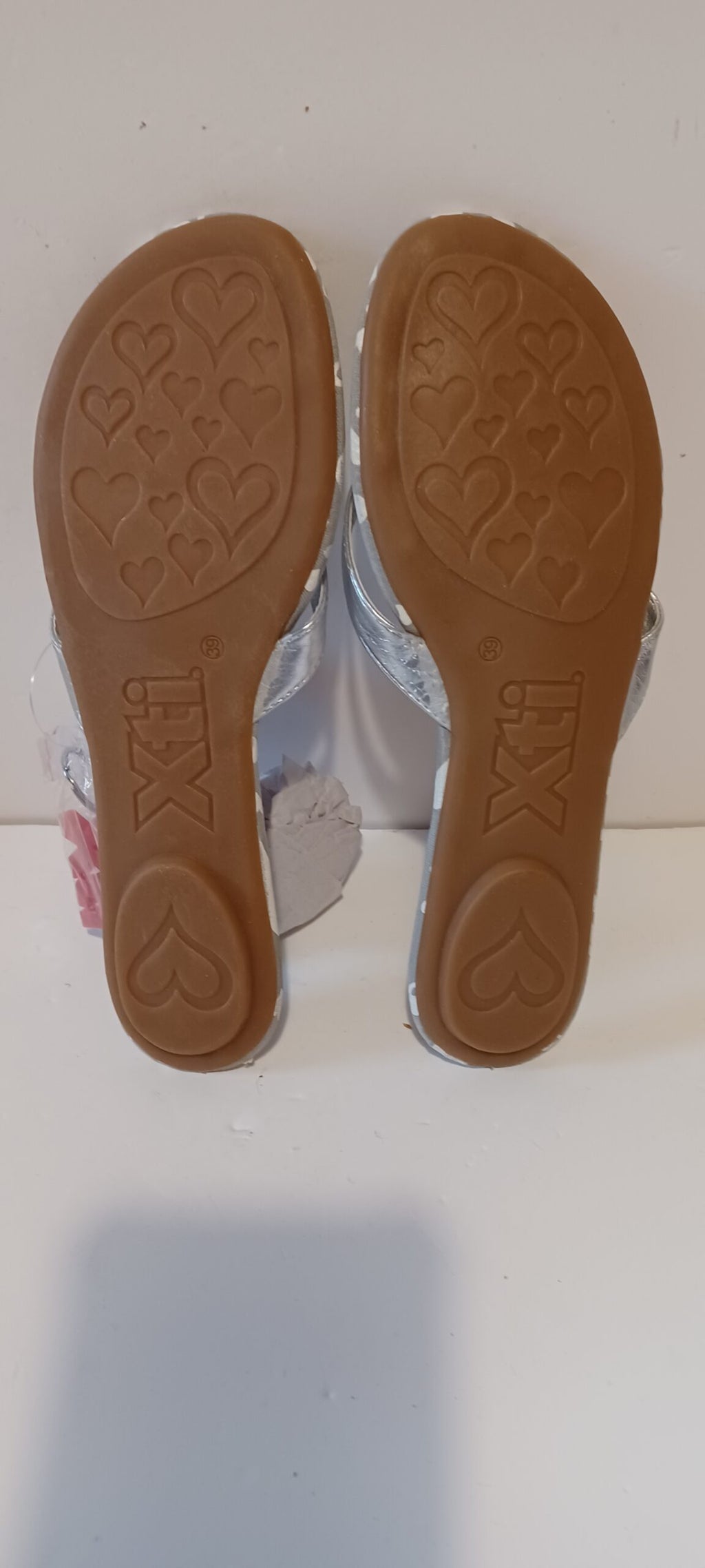 Xti - Sandlea - Ladies Flip Flops - Strap Decore - Silver - Brand New image 9