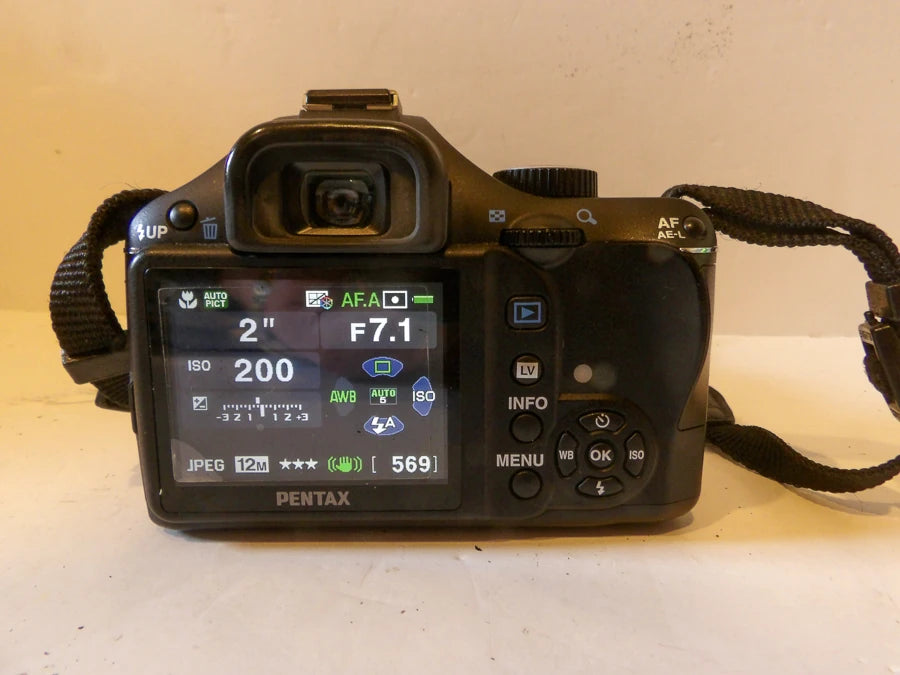 Pentax K-X 12.4MP DSLR Camera With 18-55mm & 50-200mm Lenses *Mint Condition image 6