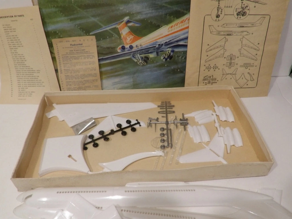 Vintage - Flugzeug Modellbaukasten IL-62 Aircraft Kit - Opened Never Started - Appears Complete image 7