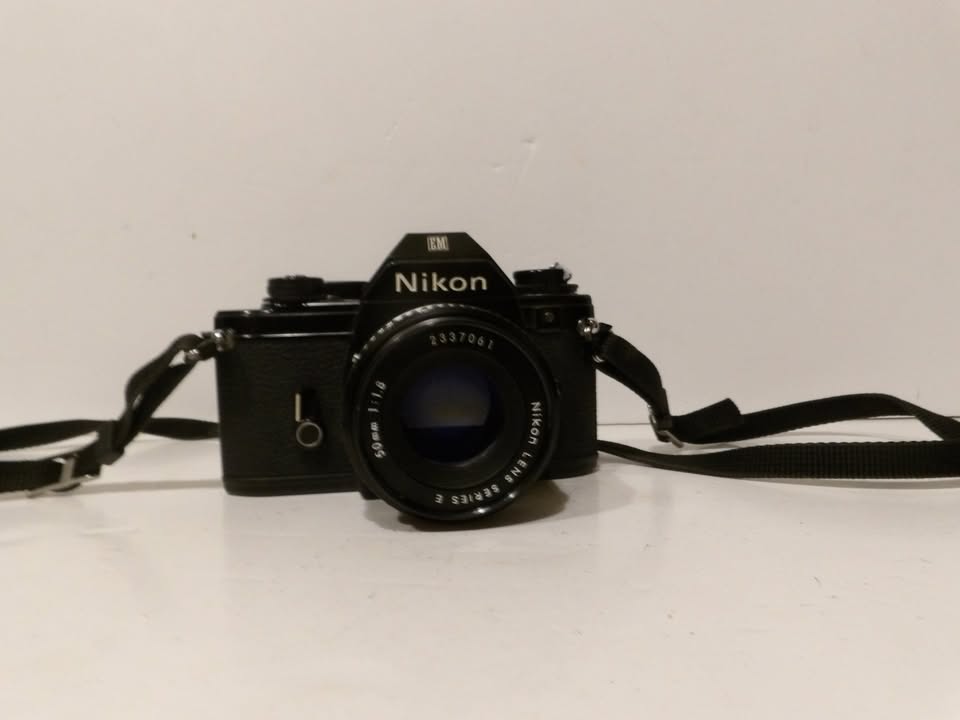 Nikon EM / M90 SLR Camera With Nikon Series E 50mm f/1.8 Len & Flash image 2