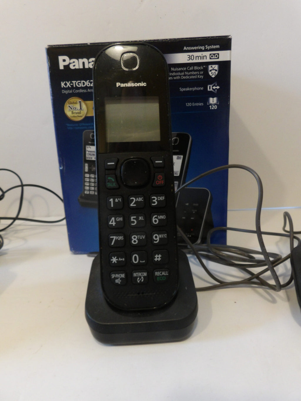 Panasonic KX-TGD623 Cordless Phone with Answering Machine ( Triple Handset Pack) image 8