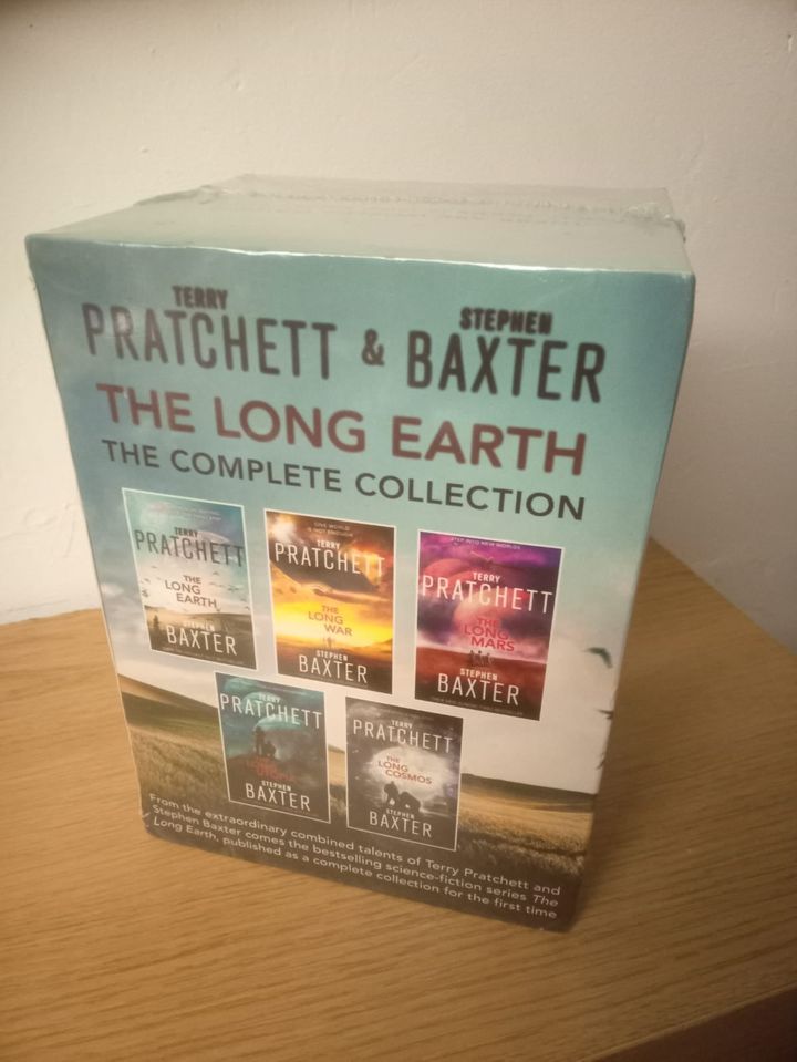 Penguin The Long Earth: 5 Book Collection by Terry Pratchett image 4
