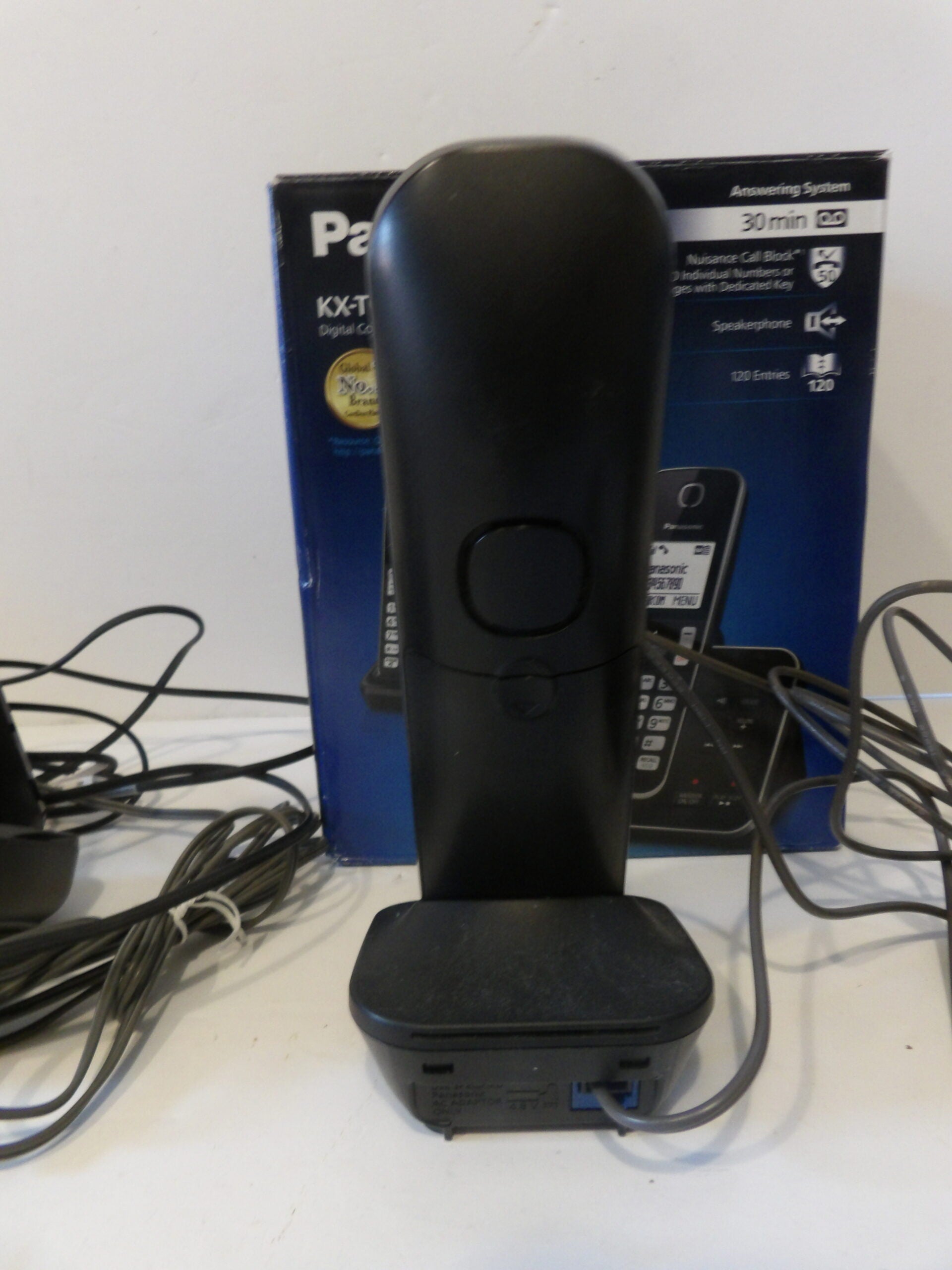 Panasonic KX-TGD623 Cordless Phone with Answering Machine ( Triple Handset Pack) image 5
