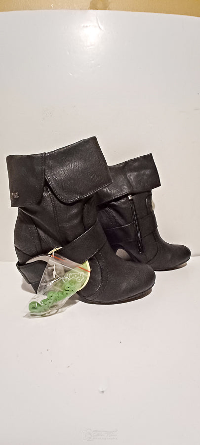 Hoyvoy - Lady Pirate Boots - Black - Heel One Buckle - Brand New image 2