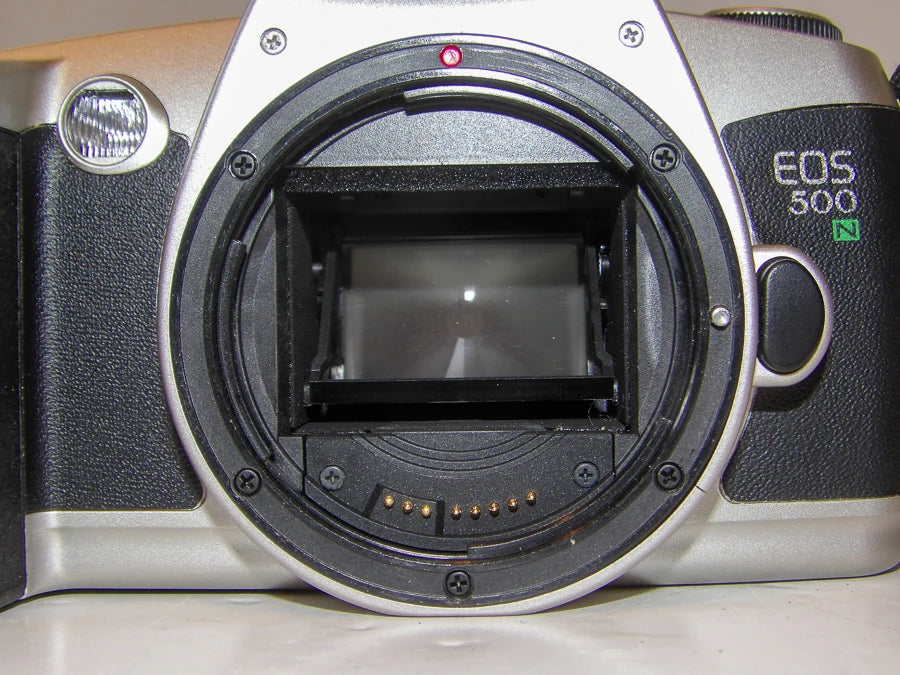 Canon EOS 500N 35mm SLR Camera and Carrry Bag - Great Condition image 2