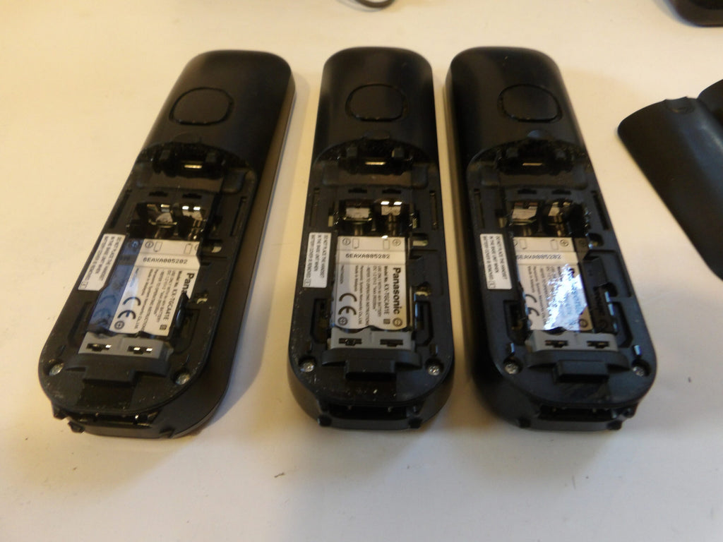 Panasonic KX-TGD623 Cordless Phone with Answering Machine ( Triple Handset Pack) image 3